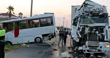 Rus turistləri aparan avtobus qəzaya düşüb