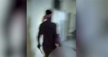 Arvadının başını kəsib polis idarəsinə apardı -
