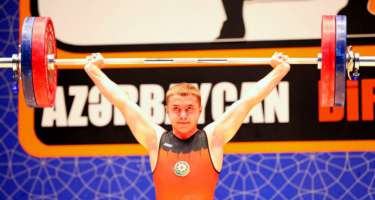 ​62 kq-a qədər atletlər arasında Rüstəm Qasımov qızıl medal qazandı