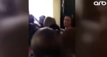 Azərbaycanda məktəbdə direktorla müəllim arasında dava yaşanıb