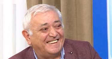 "Dizimi yerə qoyacaqdım, gülü vuracaqdı təpəmə" - deputatdan SEVGİ ETİRAFI - 