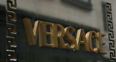“Versace” moda evi 2 milyard dollara
