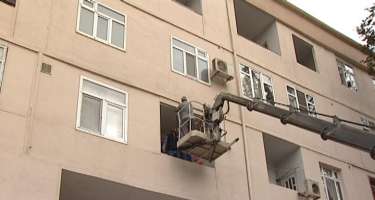 Bakıxanovda eyvanlarda quraşdırılan və şəhərin estetik görünüşünü