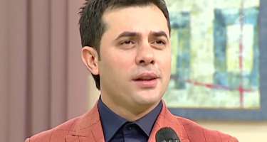 Müğənnini efirdə tanımadı 