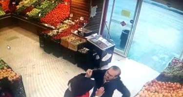 Sevgi təklifinə "yox" deyən qızı iş yerində bıçaqladı