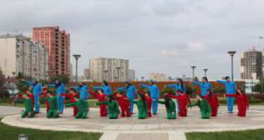 Bayraq günü münasibətilə flaşmob keçirilib