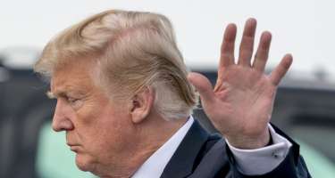 Donald Tramp Ağ evdə jurnalistlər üçün ənənəvi 