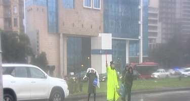 Yağışlı hava ilə əlaqədar yol polisi küçə və
