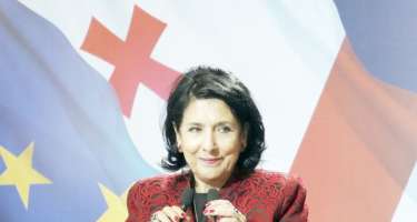 Gürcüstan prezidenti maaşından imtina edib
