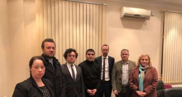 Diplomatlar təcridxanada 