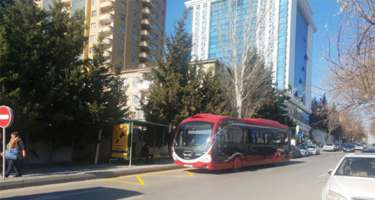 Bakıda bəzi küçələrdə avtobus dayancaqlarının yeri dəyişdirilib