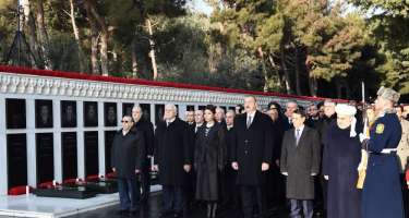 Prezident Şəhidlər Xiyabanını ziyarət etdi