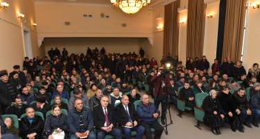 Abşeronda yeni istifadəyə verilmiş yaşayış kompleksinə məcburi köçkünlərin köçürülməsinə başlanılıb -
