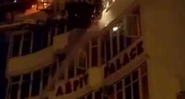Oteldə güclü yanğın anı: 2 nəfər eyvandan tullandı - Xeyli ölü var - 