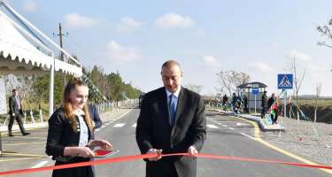 İlham Əliyev yeni yolun açılışında iştirak edib