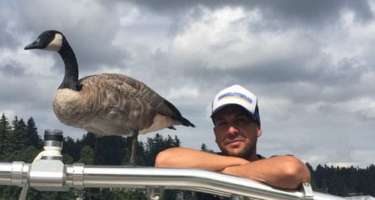 Boğulmaqdan xilas etdiyi bala qazla dost oldu