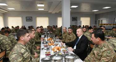 İlham Əliyev Beyləqanda “N” saylı hərbi hissədə yaradılan şəraitlə tanış olub