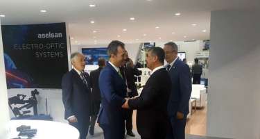 Müdafiə naziri İDEX - 2019 Beynəlxalq Müdafiə Sərgisində iştirak edir