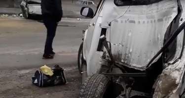 Bakı-Şamaxı yolunda qəza: "Toyota" iki yerə bölündü 