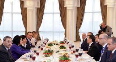 Azərbaycanın Baş naziri və Gürcüstanın Prezidenti birgə işçi nahar ediblər