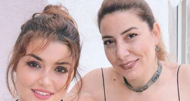 Hande vəfat edən anası haqda: 