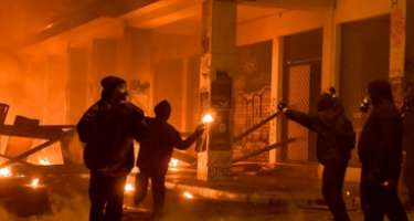Yunanıstanda anarxistlər polis 