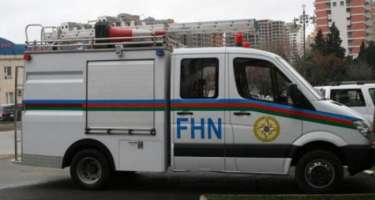 FHN çarpayıdan yıxılan qadını xilas etdi