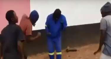 Afrikada Üzeyirin mahnısı səsləndi, fəhlələr işi atıb rəqsə başladılar — 
