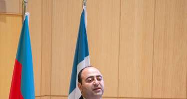 "Qənimət Zahid cəfəng fikirlərini cəmiyyətə sırımağa çalışır"
