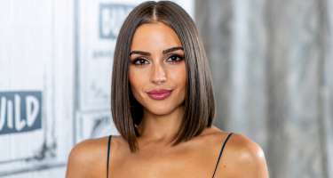 Seksual model küçədə poz verməkdən...-