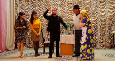 Qax Xalq Teatrında “Məhəbbət bir bəladır” komediyasının premyerası keçirilib - 