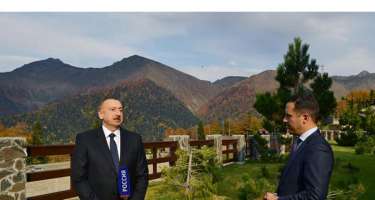 Prezident İlham Əliyev Soçidə “Rossiya” və “Birinci” televiziya kanallarının müxbirlərinin suallarını cavablandırıb -