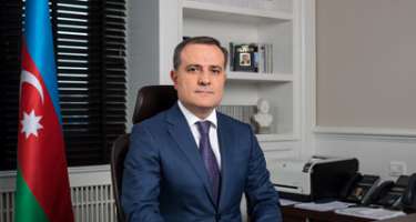 Təhsil naziri müəllimlərdən pul yığan
