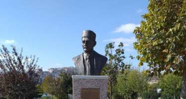 İstanbulda Hüseyn Cavidin büstü qoyuldu