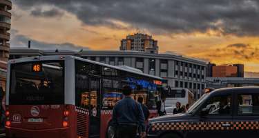 Bakıda pik saatlarda avtobuslarda gedişhaqqı dəyişikliyi olacaq
