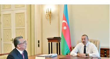 Prezident Eldar Əzizovu 
