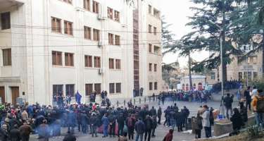 Tbilisidə aksiyanı dağıtmaq üçün gözyaşardıcı qazdan istifadə edilib