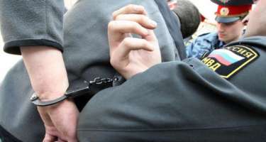 Rusiyada azərbaycanlı mühafizəçi içib polislərə cumdu