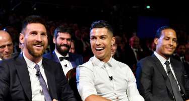 Ronaldo "Qızıl top"un mükafatlandırma mərasiminə 