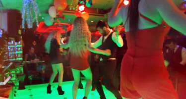 "Hollywood" restoranında BİABIRÇILIQ: Qızlar erotik rəqs etdi - 