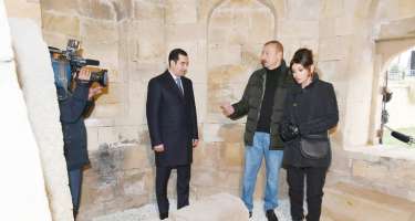 Prezident İlham Əliyev və birinci xanım Mehriban Əliyeva Şahxəndan türbəsinin ətrafında aparılan abadlıq işləri ilə tanış olublar