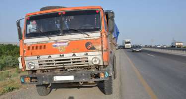 “Ford”u “KamAZ”a çırpdı, sərnişini öldü 