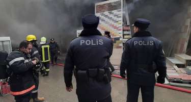 Yanan ticarət mərkəzində oğurluq edənləri polis belə yaxaladı - 