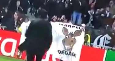 Eşşək şəkli olan pankart açdı - 