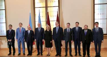 Elmar Məmmədyarov Latviya Seyminin sədri ilə görüşüb