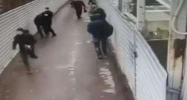 Hava limanında kişinin pulla dolu çantasını oğurladılar - 