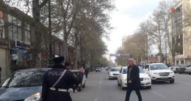 Bakı polisi piyadalara müraciət edib