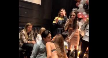 Bakıda məclisdə biabırçılıq: Rəqqasə uşağın sinəsini açıb öpüşdü - 