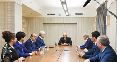Prezident İlham Əliyev Sankt-Peterburqda fəaliyyət göstərən Azərbaycan diaspor təşkilatlarının rəhbərləri ilə görüşüb