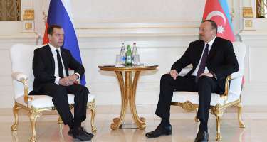 Dmitri Medvedev Azərbaycan Prezidentini təbrik edib